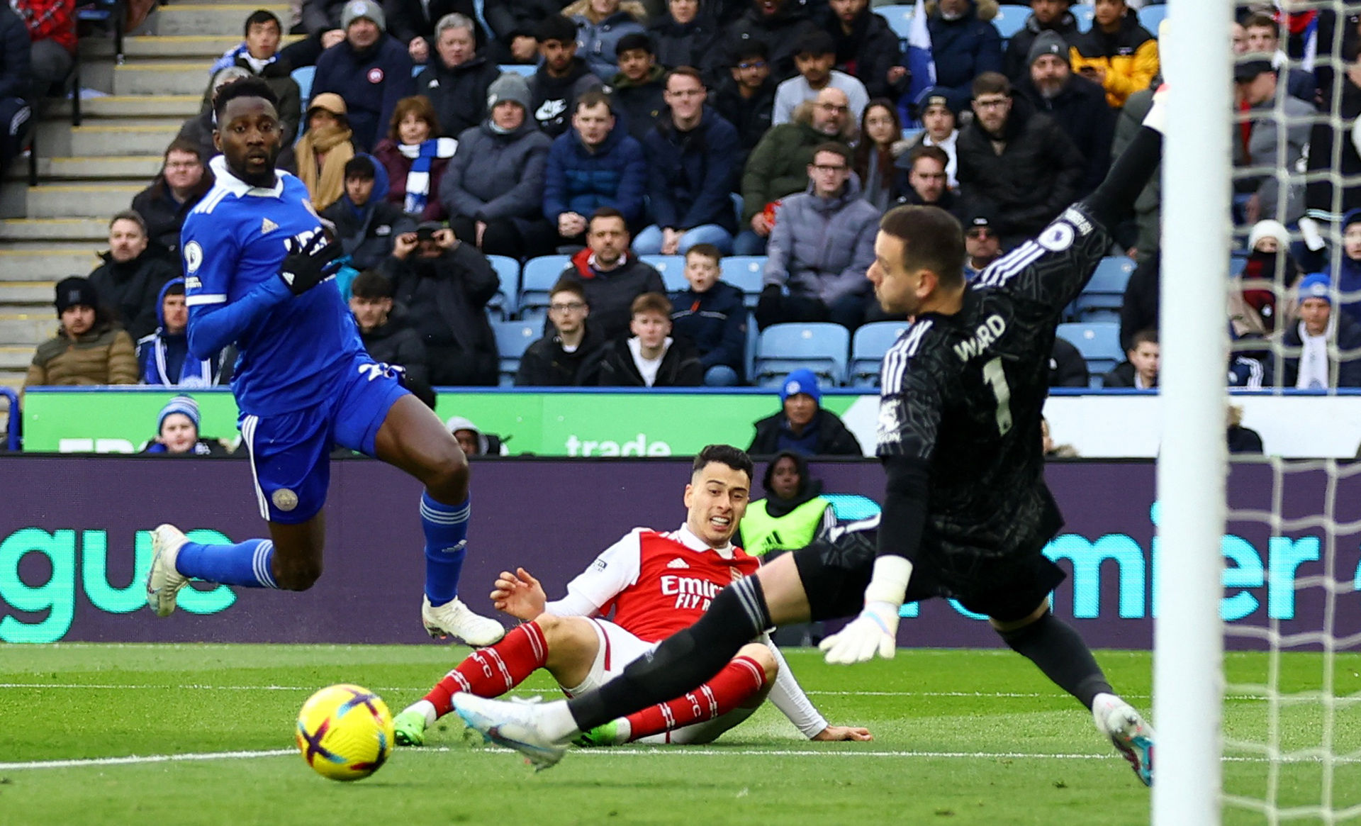 感惋惜和震 感惋惜和震